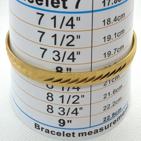 Vintage Signed Monet Gold Tone Diamond Cut Textured Bangle Bracelet 1980s Retro - Picture 7 of 11